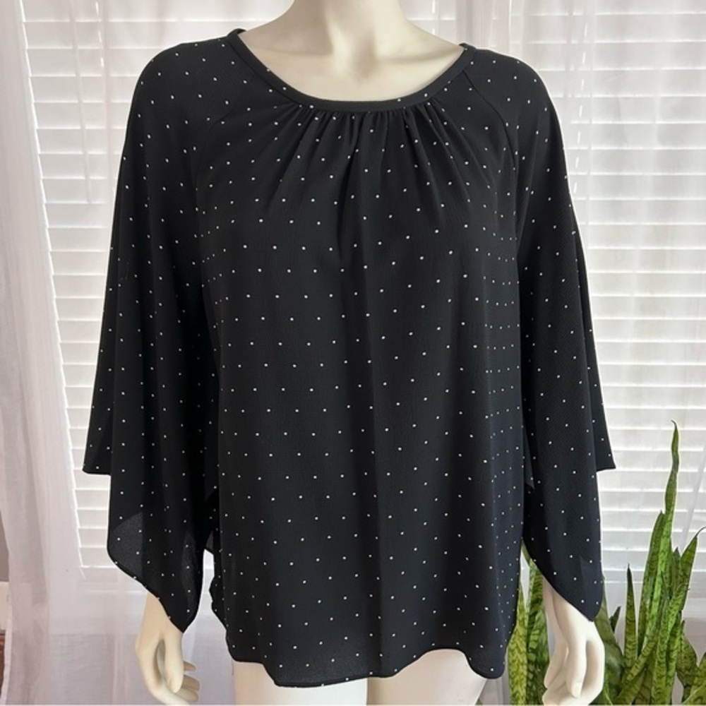 VINCE CAMUTO Black / White Polka Dot Tunic with Butterfly Sleeves Size Medium
